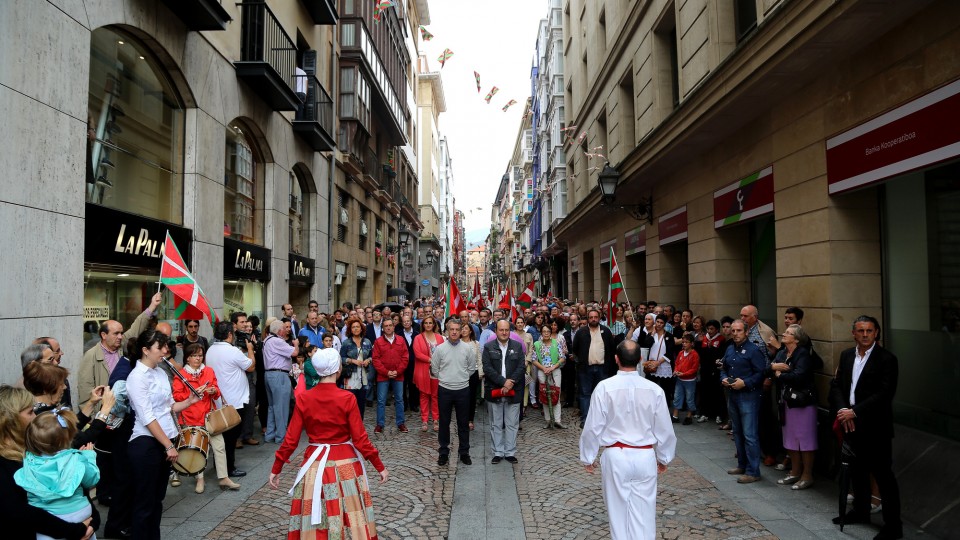 120º aniversario de la primera izada de la enseña nacional vasca.